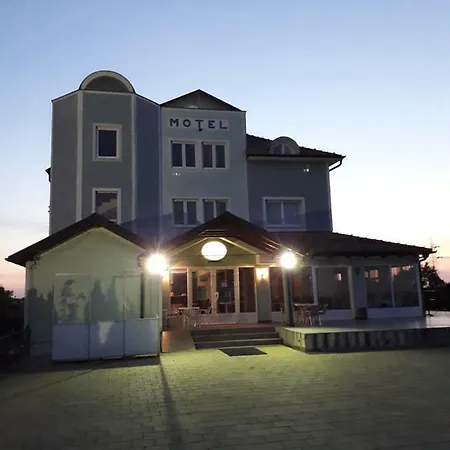 Arena Motel *